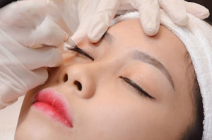 Phun Mí Mắt Có Bị Già Không Giải Đáp & Những Lưu Ý Quan Trọng Trước – Sau Khi Thực Hiện